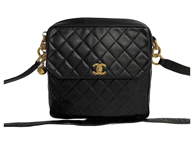 Chanel CC Umhängetasche aus gestepptem Leder mit Reißverschluss Schwarz Lammfell  ref.1309705