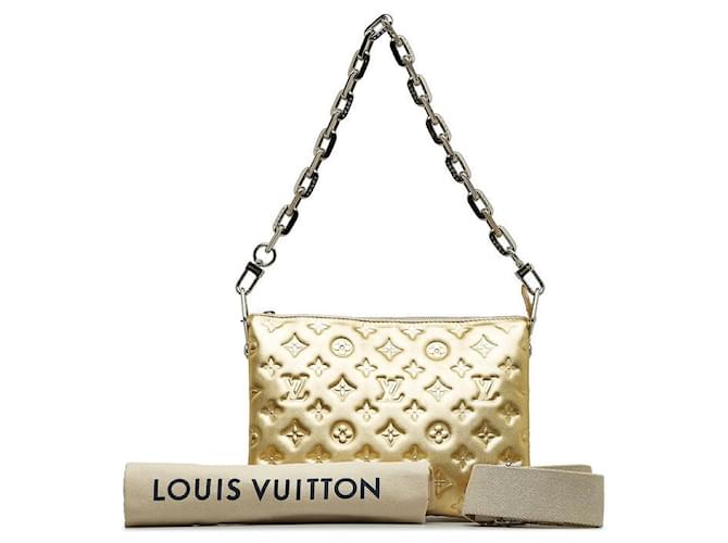 Louis Vuitton Coussin PM en relief monogramme Veau façon poulain Doré  ref.1309944