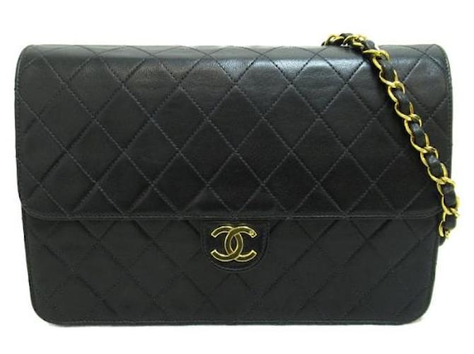 Chanel Bolso bandolera acolchado CC con solapa Negro Piel de cordero  ref.1310433