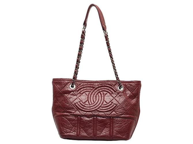 Chanel Einkaufstasche aus gealtertem Lammleder Rot Lammfell  ref.1311084