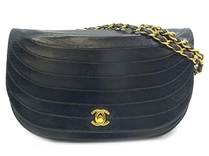 Chanel Bolso de hombro CC con cadena en forma de media luna Negro Piel de cordero  ref.1311085