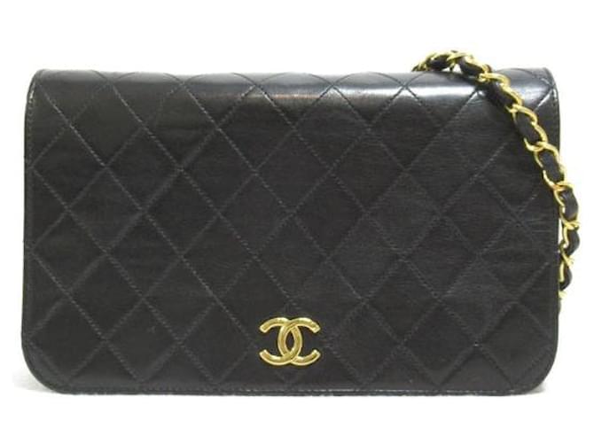Chanel Bolso bandolera CC acolchado con solapa completa Negro Piel de cordero  ref.1311233