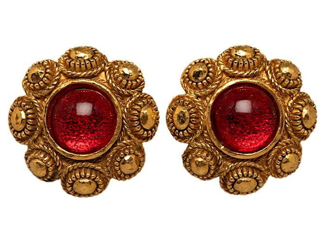 Chanel Clipe Gripoix vermelho em brincos Dourado  ref.1311278