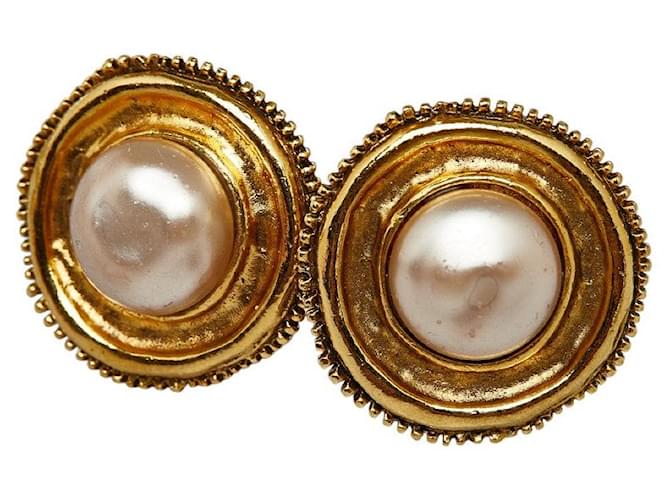 Chanel Faux Pear Clip On Earrings Golden  ref.1311394