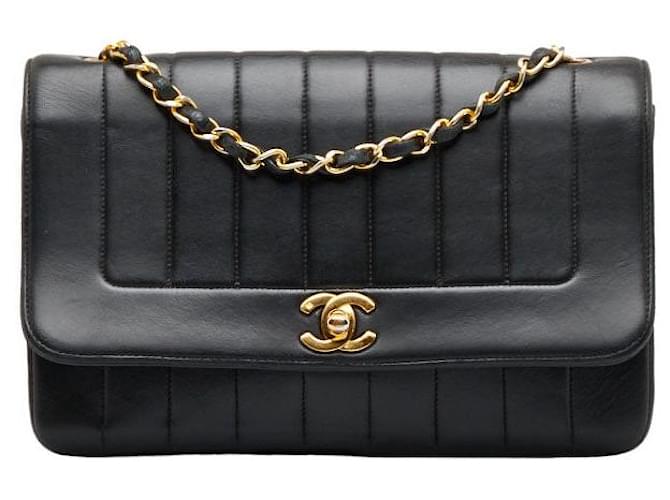 Chanel Bolsa de ombro com aba com borda vertical Mademoiselle Preto Pele de cordeiro  ref.1311409