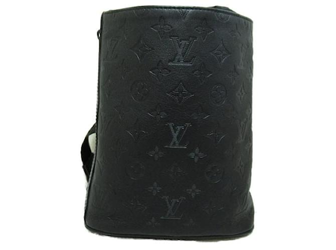 Louis Vuitton Bolso bandolera con monograma Shadow Chalk Negro Becerro  ref.1311520