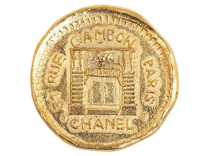 Chanel Broche de Moeda Cambon Dourado  ref.1312024