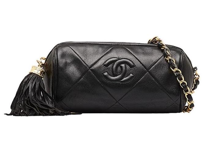Chanel Bolso barril con borlas acolchadas Negro Piel de cordero  ref.1312041