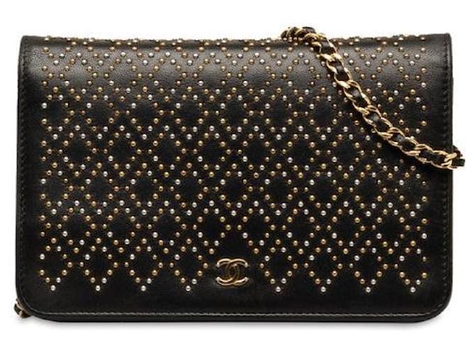 Wallet On Chain Chanel Portafoglio in pelle con borchie su catena Nero Agnello Pelle  ref.1312045