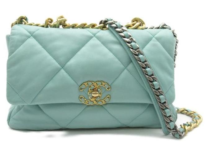 Chanel 19 saco de aba Azul Pele de cordeiro  ref.1312515