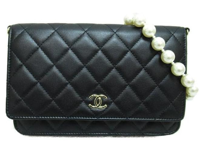 Chanel Borsa con patta CC in pelle trapuntata con catena di perle Nero Agnello Pelle  ref.1312516