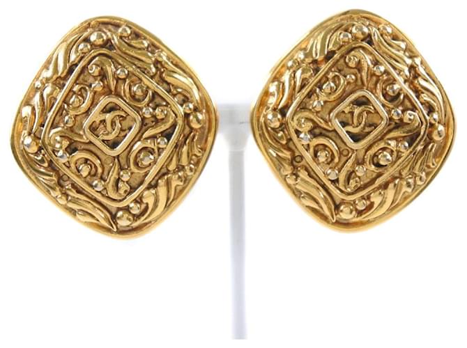 Chanel CC Arabesque Clip On Earrings Golden  ref.1312774