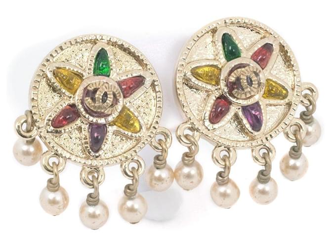Chanel Boucles d'oreilles à clips avec fausses perles CC Doré  ref.1312782