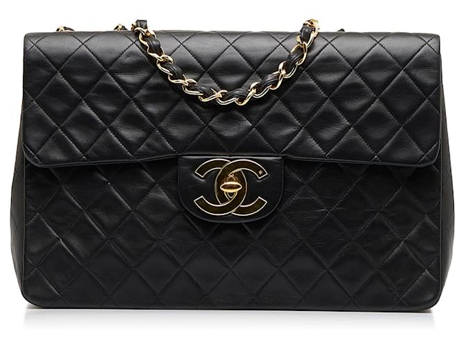 Bolsa de ombro com aba única Chanel Maxi Classic preta em pele de cordeiro Preto Couro  ref.1313307