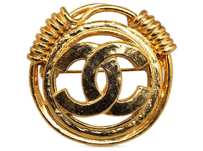 Gold Chanel CC Brooch Golden Metal  ref.1313341