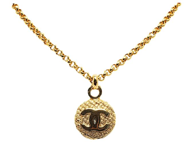 Gold Chanel CC Round Pendant Necklace Golden Yellow gold  ref.1313391