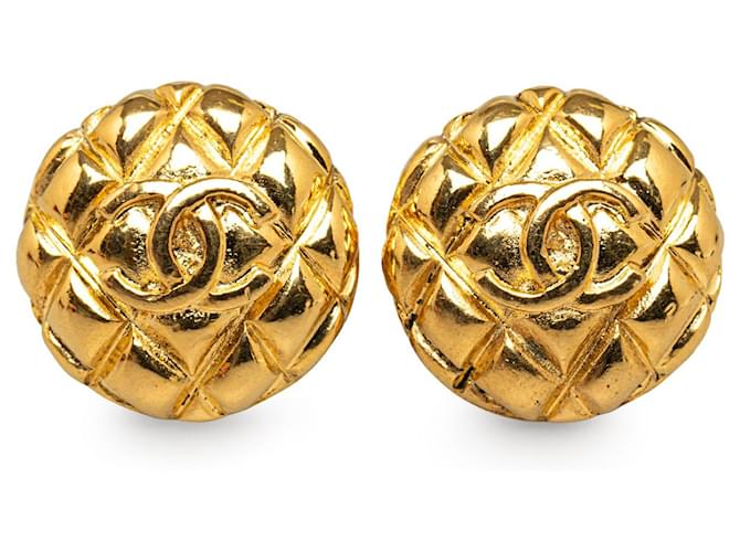Gold Chanel CC Quilted Clip On Earrings Golden Gold-plated  ref.1313396