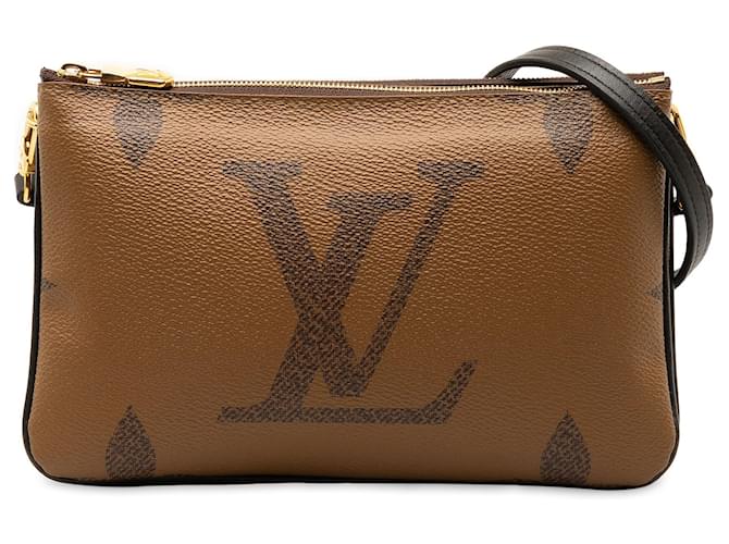Bolsa Louis Vuitton Monograma Gigante com forro reverso Marrom Bolsa Crossbody Pochette com zíper Couro  ref.1313400
