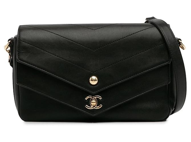 Bolso satchel con solapa Chevron con forro Elaphe de piel de becerro Chanel negro Cuero  ref.1313415