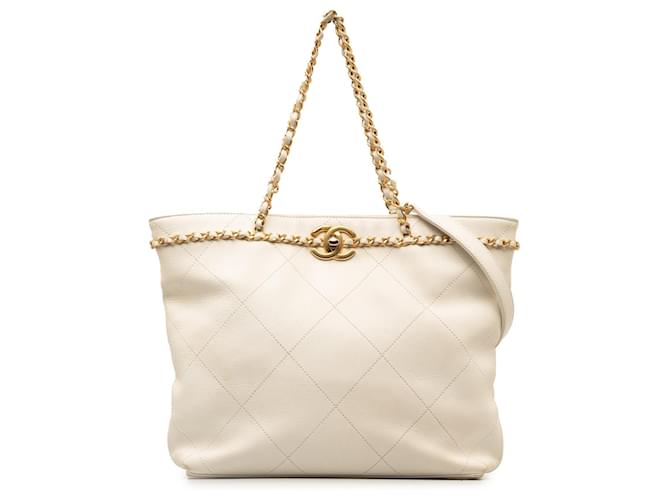 Bolsa de compras Chanel branca acolchoada de couro de bezerro CC Lock Chain Branco  ref.1313451
