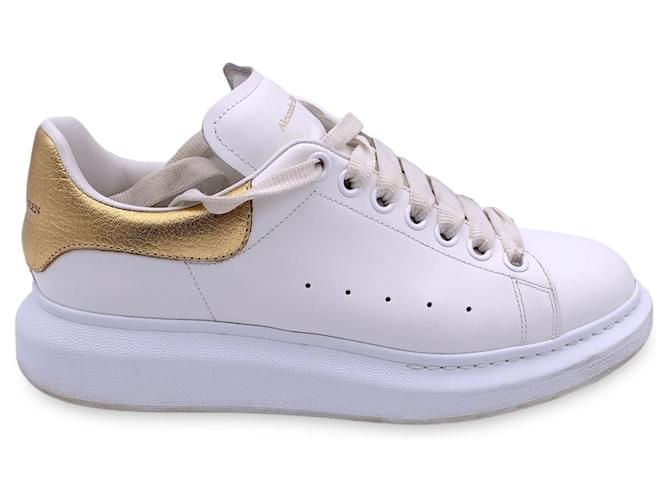 Alexander Mcqueen Weiße und goldene Schnür-Sneaker, Schuhgröße 40 Leder  ref.1313520