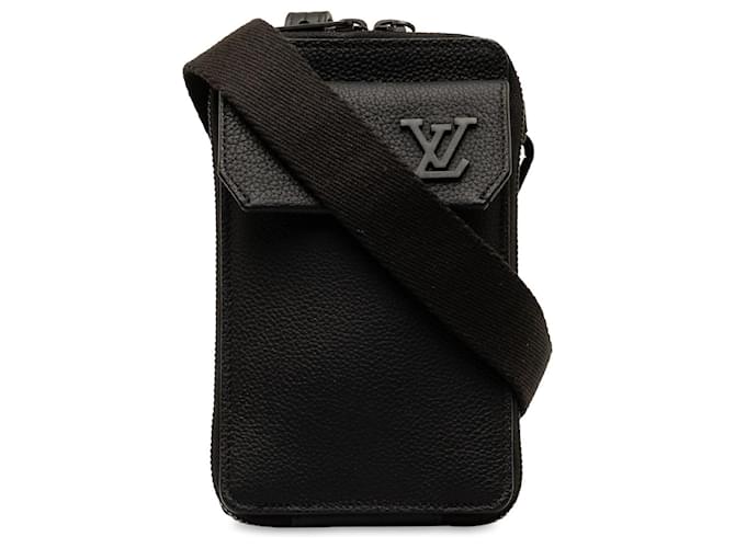Pochette de téléphone aérogramme noire Louis Vuitton Cuir Veau façon poulain  ref.1313670