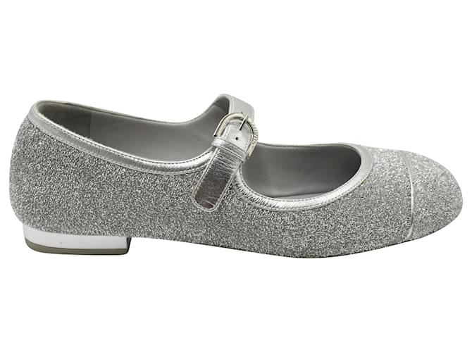 Zapatos planos Mary Jane con puntera estilo gorra CC de Chanel en purpurina plateada Plata Metálico Cuero  ref.1313767