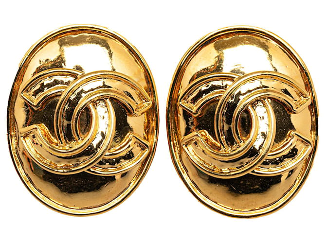 Boucles d'oreilles à clip CC en or Chanel Métal Plaqué or Doré  ref.1314082