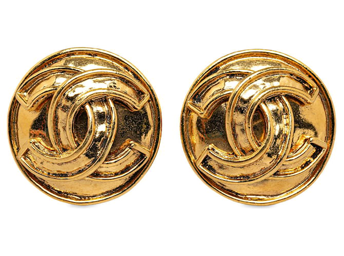 Chanel Gold CC Clip On Earrings Golden Metal Gold-plated  ref.1314084