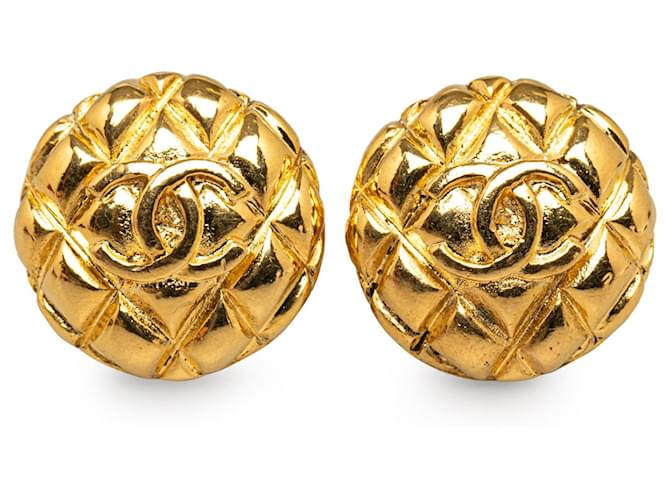 Chanel Gold CC Quilted Clip On Earrings Golden Metal Gold-plated  ref.1314101