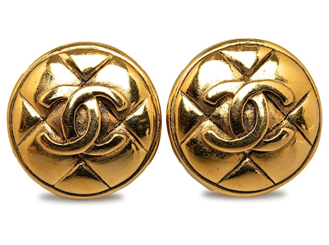 Chanel Gold CC Quilted Clip On Earrings Golden Metal Gold-plated  ref.1314111