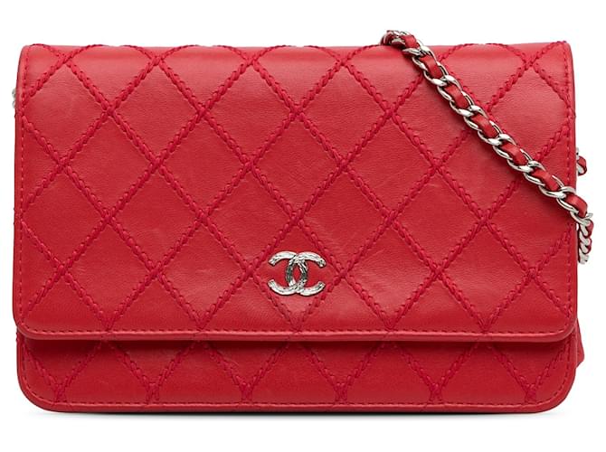 Wallet On Chain Cartera Chanel Red CC de piel de cordero con puntada salvaje y cadena Roja Cuero  ref.1314148