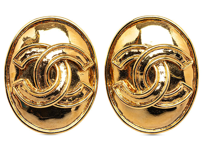 Chanel Gold CC Clip On Earrings Golden Metal Gold-plated  ref.1314150