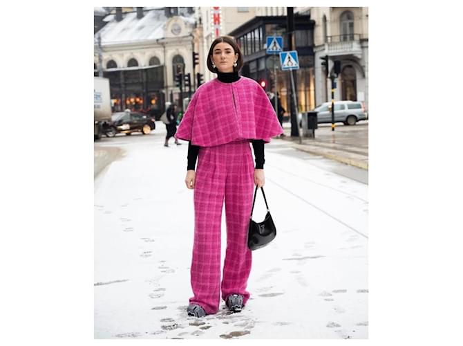 Chanel Novo icônico casaco capa de tweed de outono de 2019. Rosa  ref.1315367