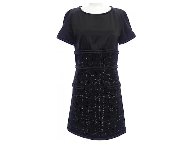 Chanel Vestido negro de tweed con lazo de logo.  ref.1315580