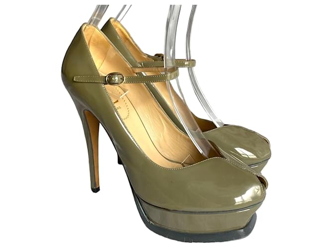 Yves Saint Laurent High heels Olivgrün Lackleder  ref.1316384
