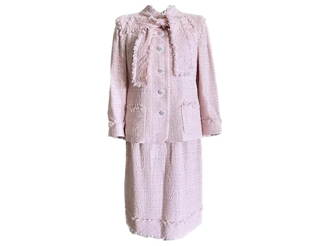 Chanel Conjunto de chaqueta y falda de tweed con lazo al estilo Barbie Rosa  ref.1316583