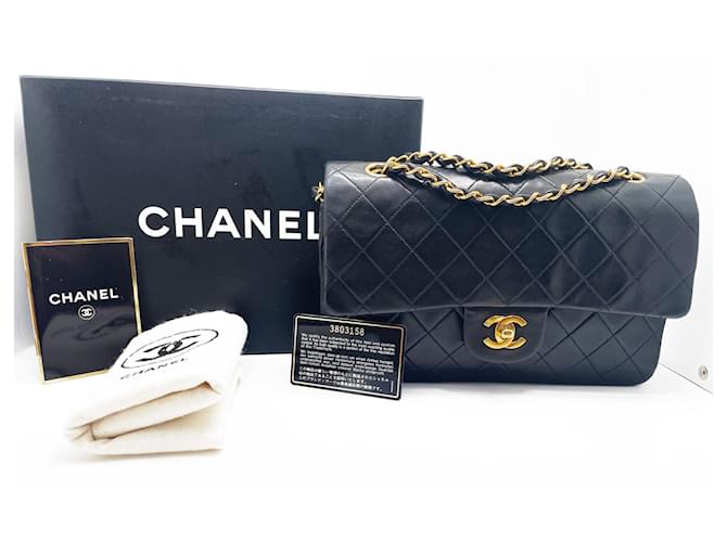 Timeless Bolso clásico de Chanel en cuero de cordero negro y metal dorado chapado en oro.  ref.1316588