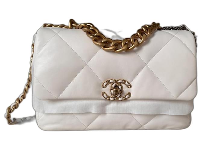 Chanel 19 große weiße Tasche Lammfell  ref.1316611