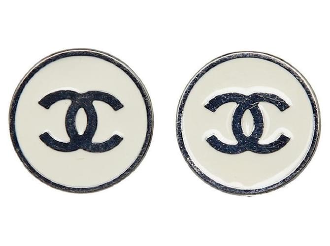 Chanel Boucle d'oreilles CC à Clip  Email Argenté  ref.1316915