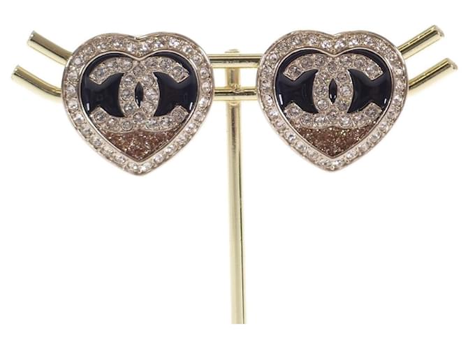 Chanel Boucles d'oreilles cloutées cœur CC Doré  ref.1316927