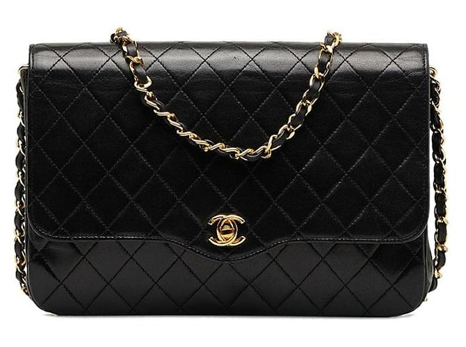 Chanel Bolso CC con solapa de piel acolchada Negro Piel de cordero  ref.1317126