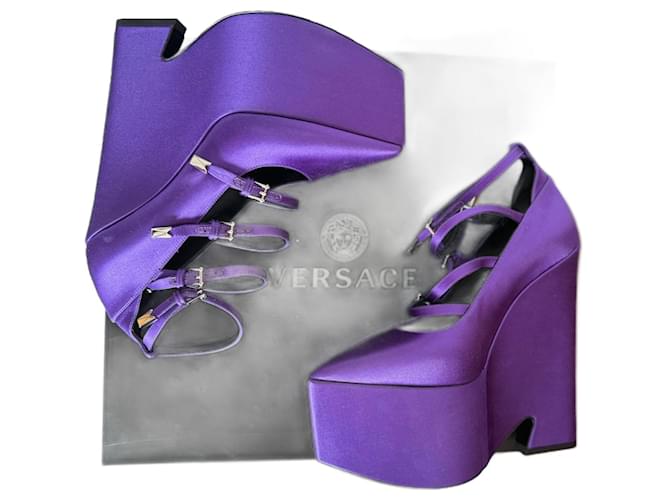 Versace Tempest pump Dark purple Satin  ref.1317768