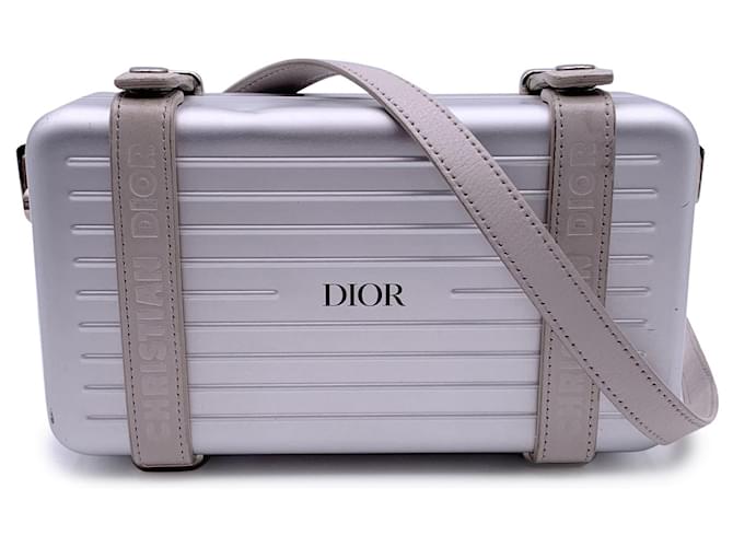 Autre Marque Silver Metal Personal Clutch On Strap Crossbody Bag Silvery  ref.1317971