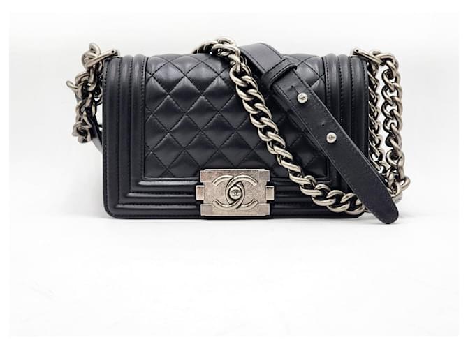 Bolso de mano Chanel Small Boy con metal acabado en rutenio negro. Cuero  ref.1318231