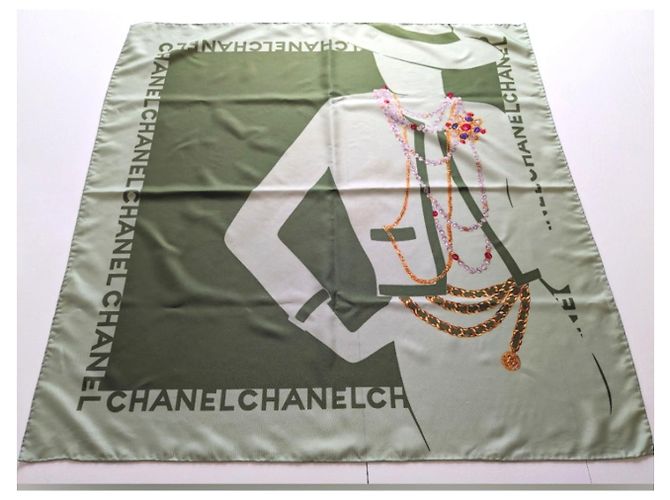 CHANEL SIlK VINTAGE SCARF Olive green Light green