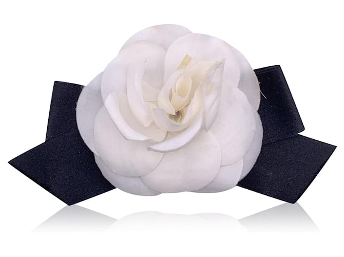 Chanel Vintage White Silk Black Satin Bow Camellia Camelia Brooch Cloth  ref.1318754