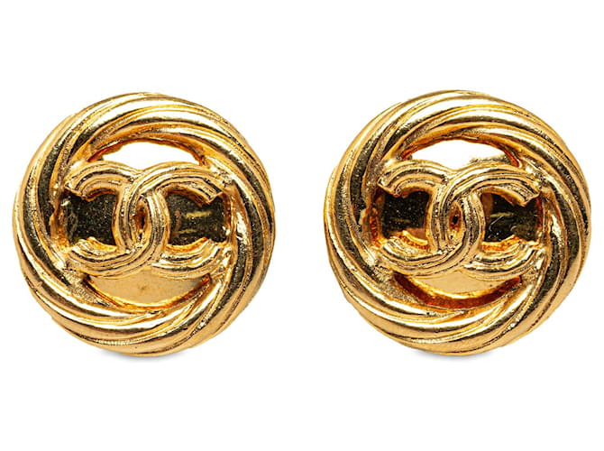 Chanel Gold CC Clip On Earrings Golden Metal Gold-plated  ref.1318853