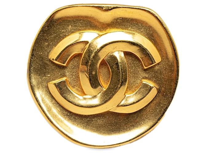 Chanel Gold CC Brooch Golden Metal Gold-plated  ref.1318857