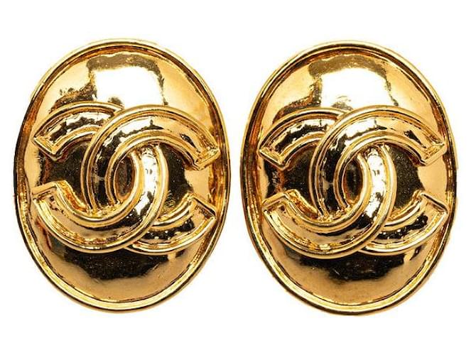 Brincos vintage Chanel Coco Mark banhados a ouro em muito bom estado Dourado Metal  ref.1318911